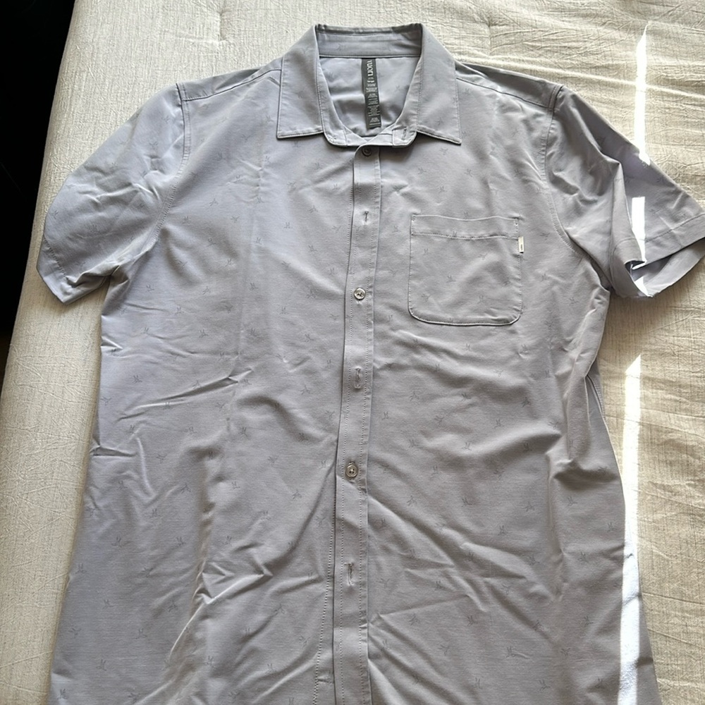 VUORI BUTTON UP POLO